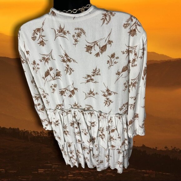 Doe & Rae Women's Floral Tiered FLORAL KIMONO CARDIGAN Size Small - Picture 9 of 14